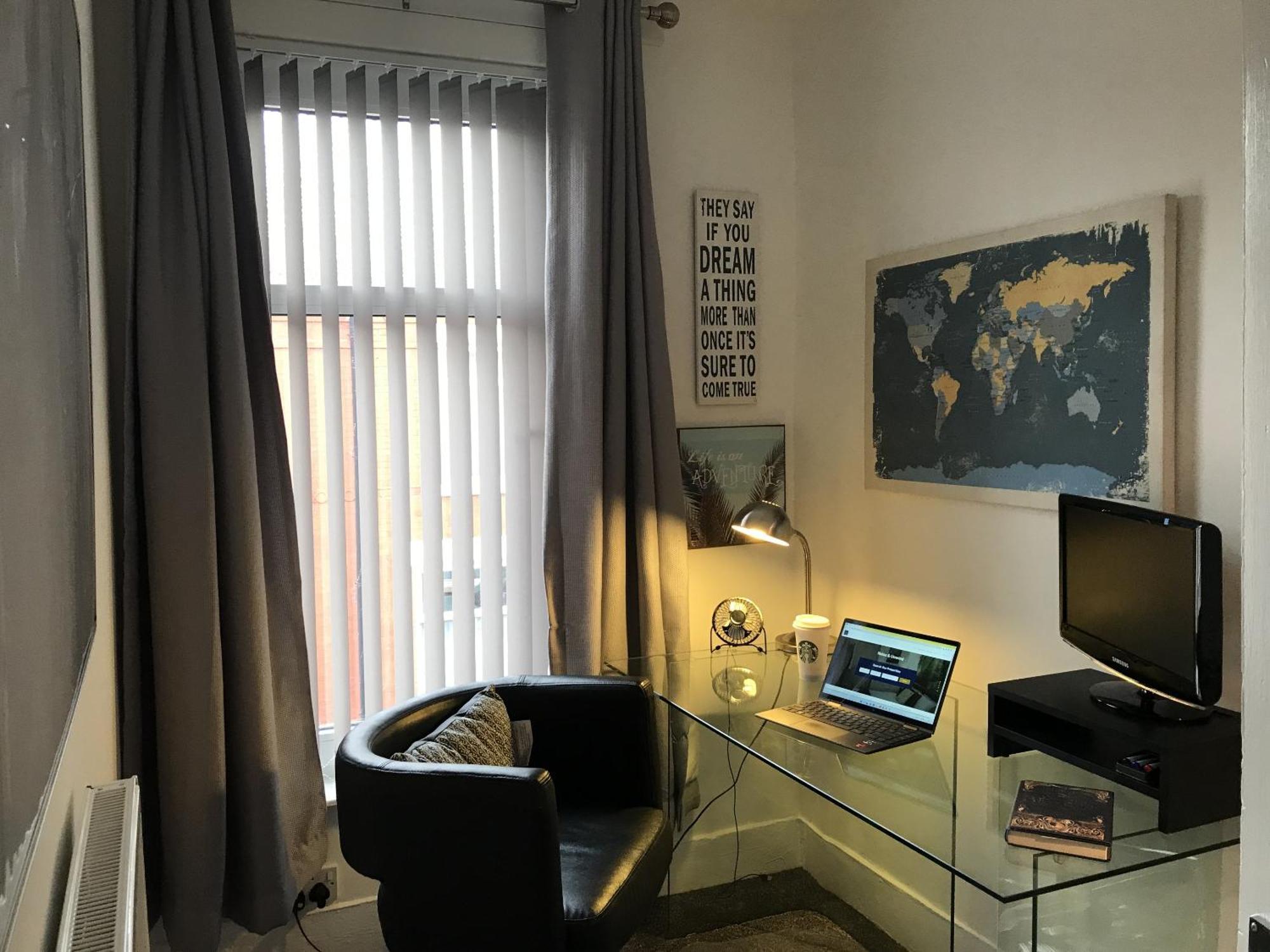 Bright Spacious 3-Bed With Office & Patio, Preston Preston  Exterior photo